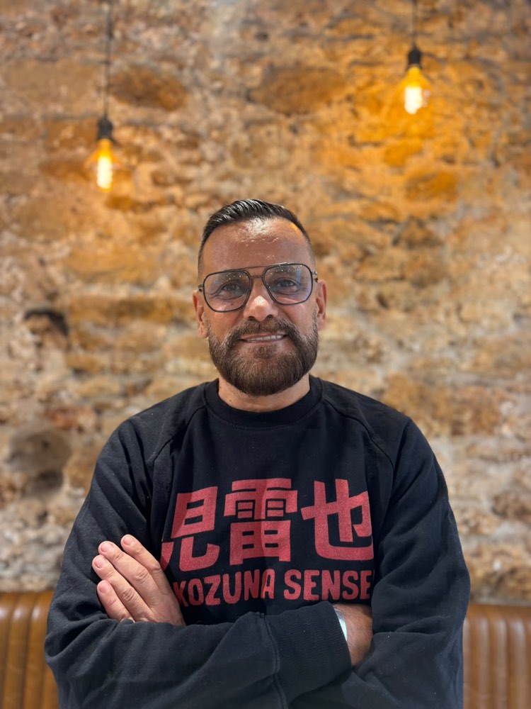 Portrait de Matthieu, coiffeur barbier chez Raphaël Coiffeur Barbier